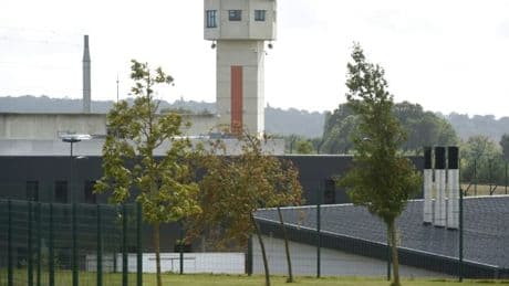 "Il voulait m'égorger": cinq personnes devant la justice pour l'attaque à la prison de Condé-sur-Sarthe en 2019