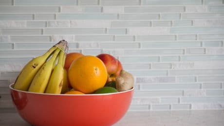 Mit einfachem Hausmittel: So bleiben Ihre Bananen länger frisch