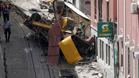 "J'étais censée m'asseoir à sa place": un Canadien meurt dans l'accident du funiculaire de Lisbonne après avoir échangé de siège avec son épouse