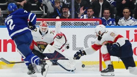 Bobrovsky finds form after tough first two games