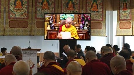 Le dalaï-lama réaffirme son contrôle sur sa propre succession, au grand dam de la Chine