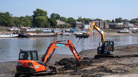 Footage shows diggers removing ‘disgusting’ island of wet wipes from Thames