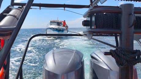 Marmara Denizi Kınalıada açıklarında sürüklenen tekne kurtarıldı
