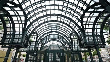 Millionenprojekt: Pavillons und Glasarkaden auf Hamburger Rathausmarkt saniert