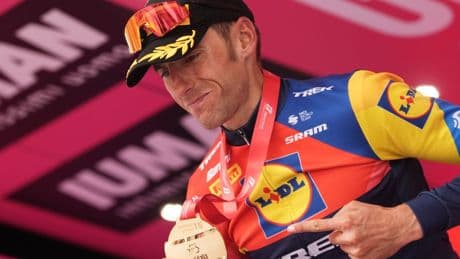 Giro d’Italia, arrivano le salite. Ad Asiago vince Carlos Verona, sempre più leader Del Toro, in profonda crisi Roglic