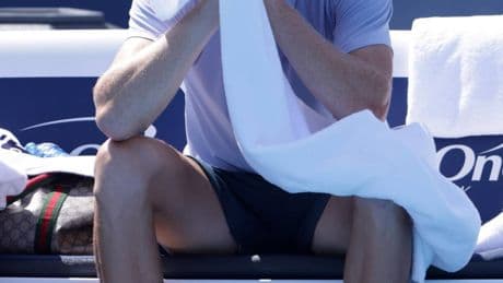 Jannik messo ko dal caldo ma il colpo di sole è di chi organizza