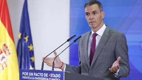 Sánchez ofrece un pacto de 10 puntos para la "crisis climática" mientras tilda de "bulosfera" la tesis de la "trama pirómana"