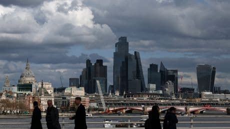 La City en effervescence : le Royaume-Uni libère la finance pour sauver son économie