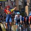 Met dank aan een gewéldige lead-out van Stuyven en Theuns: Milan sprint naar dubbelslag in de Dauphiné