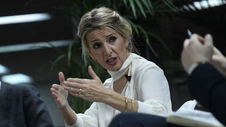 Yolanda Díaz avisa a la patronal de que endurecerá el registro horario aunque no salga adelante la reducción de la jornada