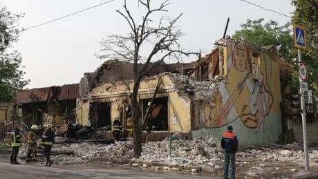 Guerre en Ukraine, jour 1205 : le ministre allemand de la défense à Kiev, frappes sur Kharkiv