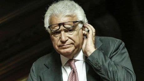Denis Verdini, furto nella villa dell'ex politico di Forza Italia: i ladri sono entrati mentre dormiva, lui è ai domiciliari. Rubati gioielli e orologi di valore