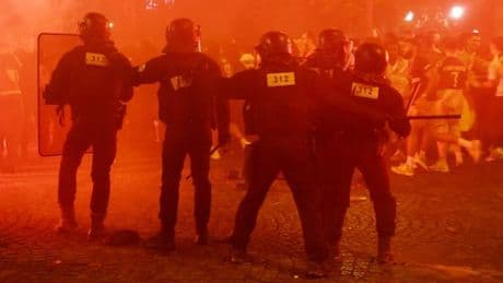 Plünderungen und Krawalle – Innenminister schimpft über „Barbaren“