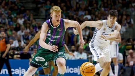 86-84: El Unicaja resiste y fuerza el cuarto partido