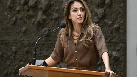 Yesilgöz maakt excuses aan Douwe Bob na dreiging van rechtszaak