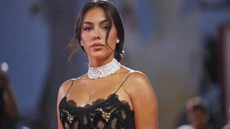 Una imponente Georgina Rodríguez presume de anillo de compromiso en Venecia
