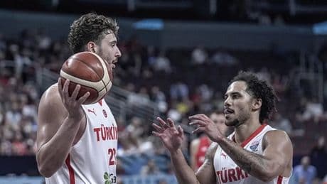 A Milli Basketbol Takımı, Avrupa Şampiyonası'nda madalya hedefine adım adım yaklaşıyor