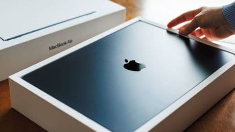 Students rushing for MacBook Air as Apple fans snap up £20 a month offer