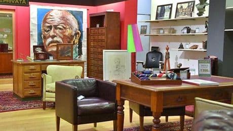 Giglio Bagnara vende i suoi cimeli vintage: i divani e pure le divise dell’Armata rossa