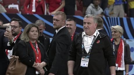 Osman Aşkın Bak: Bütün takımlarımızı, sporcularımızı; milletimizi gururlandırdıkları için tebrik ediyoruz