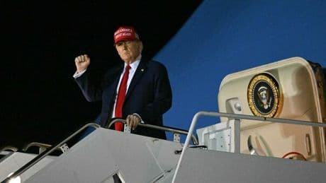 Trump cambia aereo: l'addio momentaneo all'Air Force One della Boeing e il nuovo super lussuoso jet (usato dal governo del Qatar)