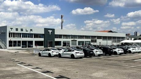 Tesla, si espande rete italiana: arrivano due nuovi showroom a Roma Nord (Saxa Rubra) e Bari (Casamassima)