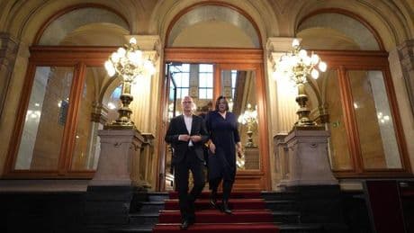 Hamburger Senat: SPD und Grüne in Hamburg einigen sich auf Koalitionsvertrag