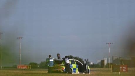 Southend Airport nahe London: Kleinflugzeug abgestürzt - Augenzeugen berichten von Feuerball