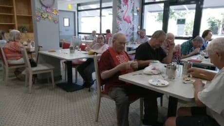"Il est important de faire des rappels":  face à la canicule, les Ehpad s'adaptent pour protéger leurs résidents