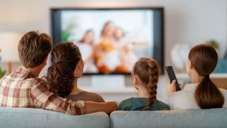 Film-Abend als Familie - Wie schaue ich Liebes-Szenen mit meinen Kindern?