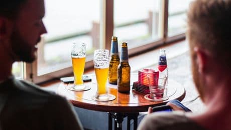 Notre cerveau pourrait cacher un interrupteur biologique qui nous empêche de trop boire d'alcool