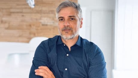 David Carrizo, médico: “Cenar después de las 21 h altera tu ritmo cardíaco, eleva la insulina nocturna, bloquea la melatonina y favorece la grasa abdominal”