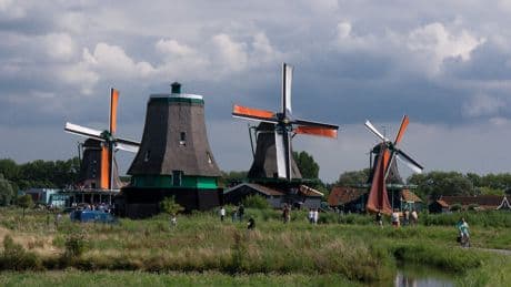 Cada vez más lugares empiezan a cobrar por ver sus monumentos turísticos. Los últimos: los molinos de Holanda