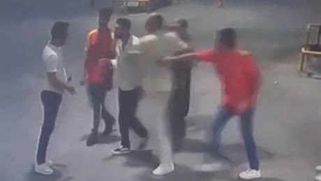Trafikte tartıştığı sürücüyü takip edip burnunu kırdı