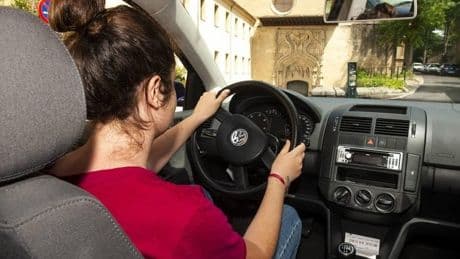 Qué deben tener en cuenta los jóvenes que se estrenan al volante con un coche de segunda mano