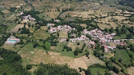 El pequeño pueblo de Cantabria con aires celtas que muy pocos conocen: tiene uno de los castros más increíbles de la zona