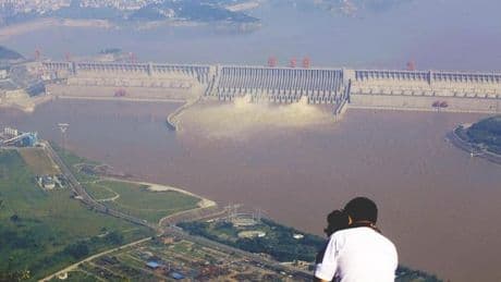 Spatenstich für umstrittenen Mega-Staudamm in Tibet