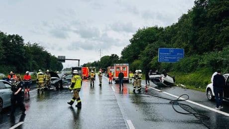 Kritik nach Vorfällen auf der A46: Schaulustige gefährden Menschenleben