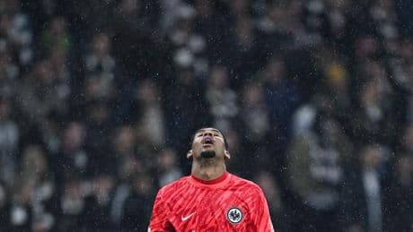 Fußball-Bundesliga: Frankfurt noch ohne Torwartplan nach langem Santos-Ausfall