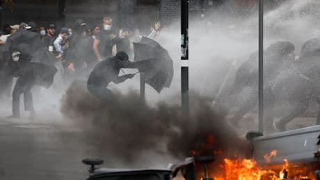 29.000 Menschen protestieren in Frankreich – Restaurant in Paris angezündet