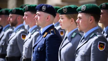 Gericht bestätigt Disziplinarmaßnahme  - Soldat wird Gehalt wegen Ehebruch gekürzt