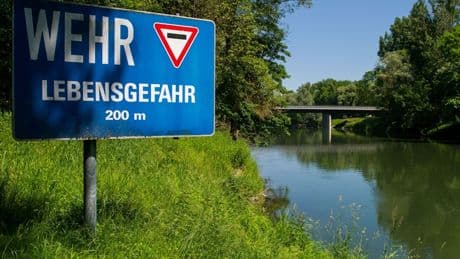 Pullach: Betrunkene kentern mit Schlauchboot in der Isar