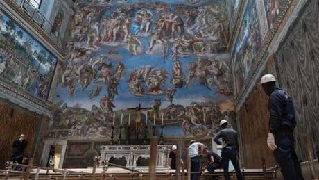 La estufa de la fumata ya está en la Capilla Sixtina