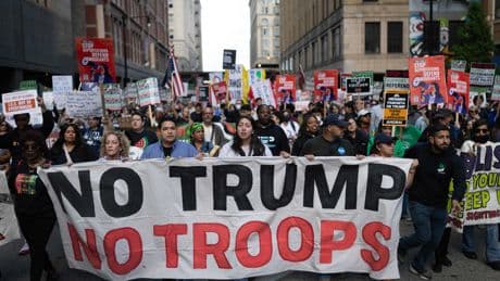 Trump vuelve a amenazar a Chicago con una intervención militar: "Me encanta el olor de las deportaciones por la mañana"