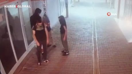 Kameralara el hareketi çeken ‘pişkin’ hırsız Türk polisinden kaçamadı