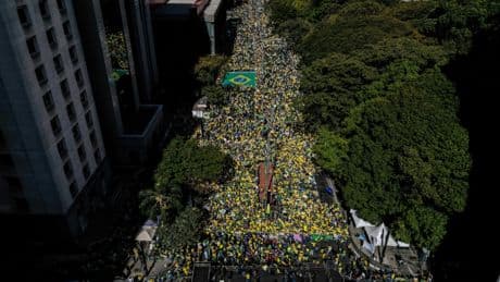 Manifestations pro-Bolsonaro au Brésil : sanctions américaines, surtaxes douanières et Lula critiqué