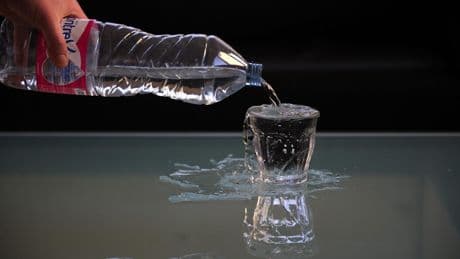 Eaux minérales Nestlé : l’UFC-Que choisir mène plusieurs actions en justice contre les pouvoirs publics