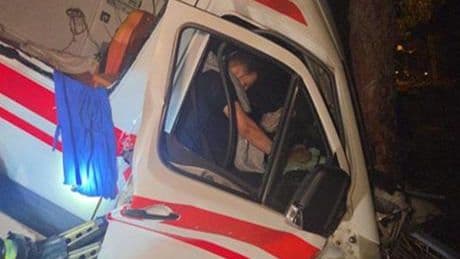 Bursa'da kamyonet ile ambulans çarpıştı: 5 yaralı