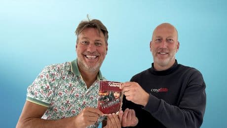Sander de Kramer kreeg het boek dat Arjan Erkel op de been hield tijdens mensonterende gevangenschap