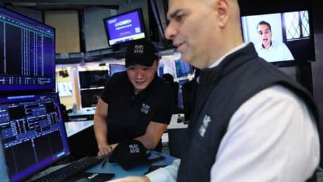 Le Bitcoin dépasse 124 000 dollars, un nouveau record porté par Wall Street et la législation américaine